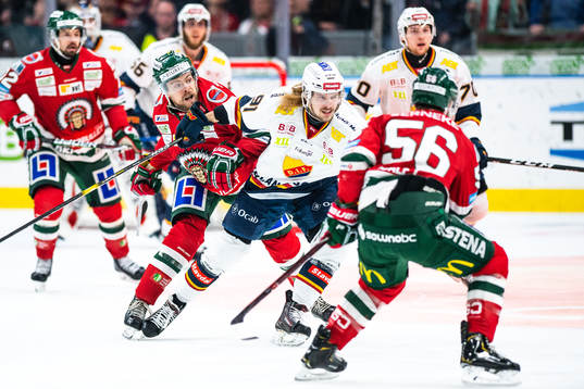 Djurgårdens Axel Jonsson Fjällby och Frölundas Mats