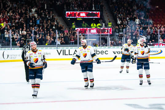 Djurgårdens Linus Hultström och Jason Garrison deppar
