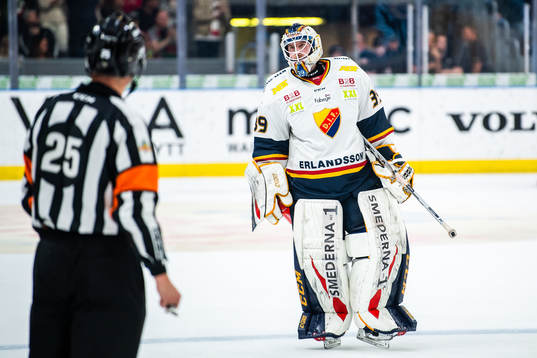 Djurgårdens målvakt Adam Reideborn deppar