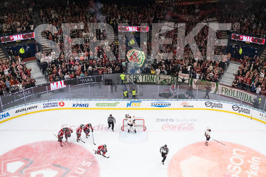 Frölundas Joel Lundqvist jublar med lagkamrater
