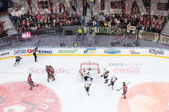 Frölundas Joel Lundqvist jublar med lagkamrater