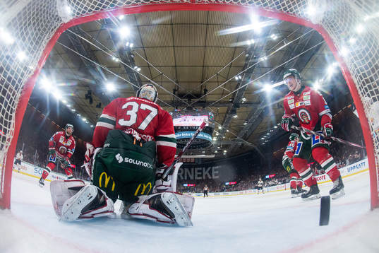 Frölundas målvakt Johan Gustafsson och Jacob Moverare