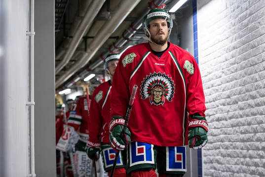 Frölundas Sebastian Stålberg på väg ut för värmning