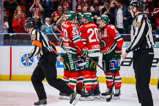 Frölundas spelare jublar