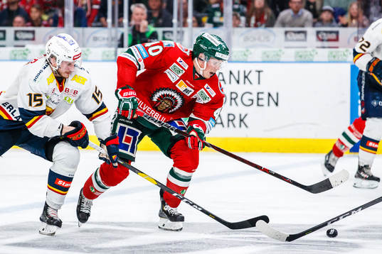 Djurgårdens Jakob Lilja och Frölundas Joel Mustonen