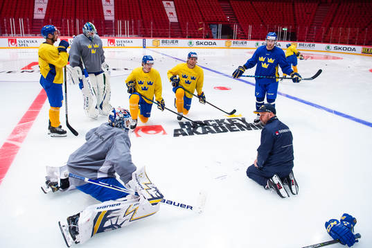 Goalie Coach Stefan Ladhe with goaltender Jacob Markström
