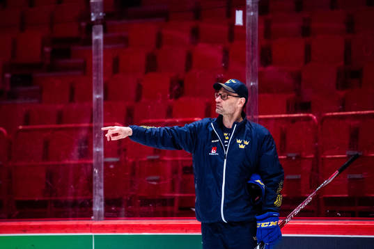 Assistant coach Peter Popovic