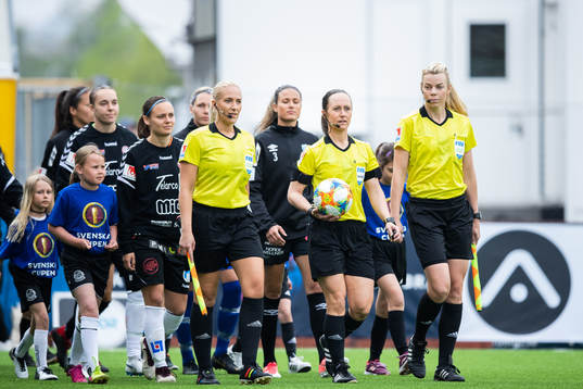 Domare samt Göteborgs och Kristianstads spelare