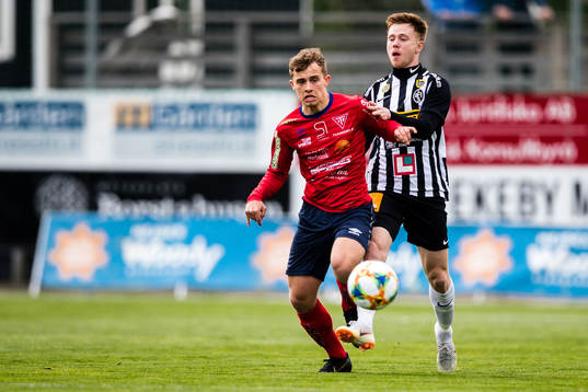 Tvååkers David Struski Persson och Landskronas Dennis