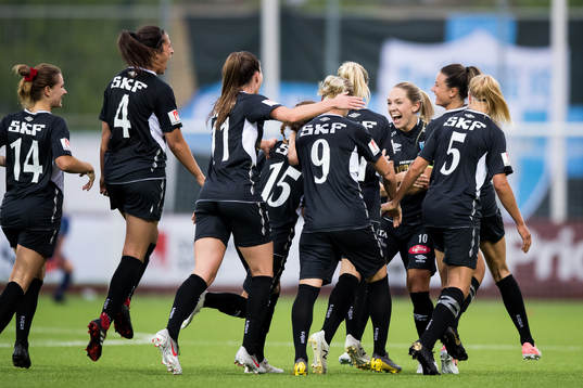 Göteborgs Elin Rubensson jublar med lagkamrater