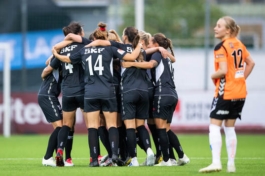 Göteborgs Elin Rubensson jublar med lagkamrater