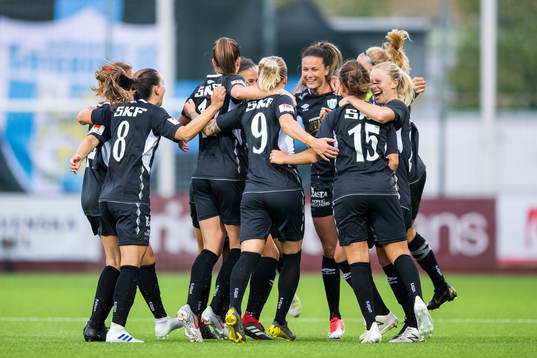 Göteborgs Elin Rubensson jublar med lagkamrater