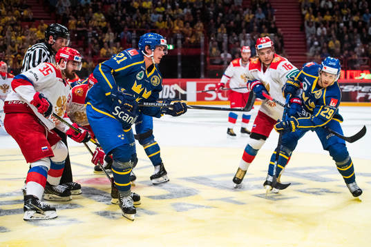 Artyom Blazhiyevsky and Sergei Plotnikov of Russia compete