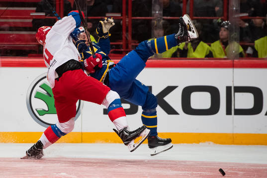 Alexander Yelesin of Russia and Mario Kempe of Sweden