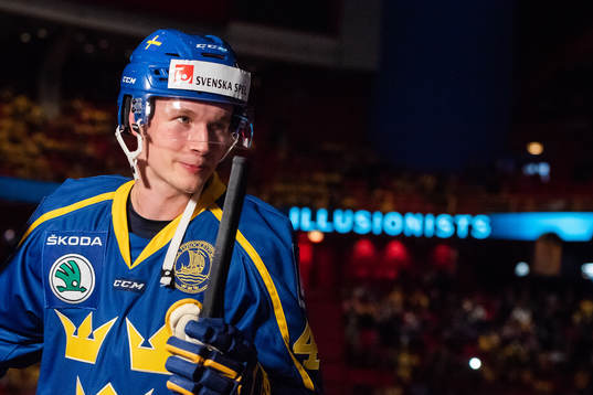 Elias Pettersson of Sweden
