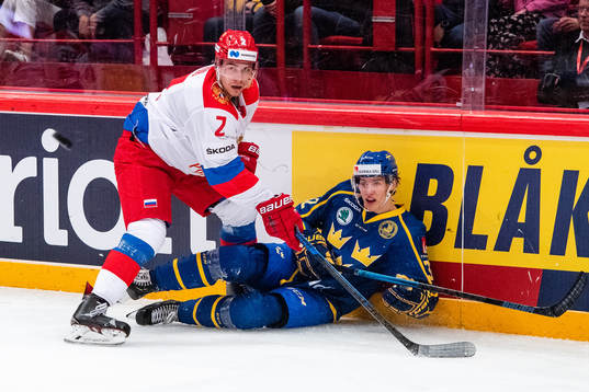 Artyom Zub of Russia and Oskar Lindblom of Sweden
