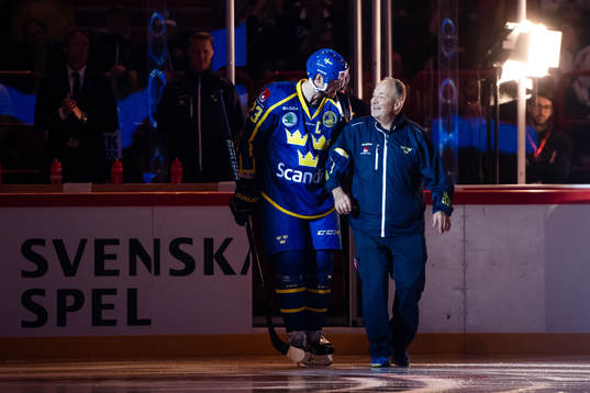 Oliver Ekman Larsson with  Anders Weiderstål, equipment