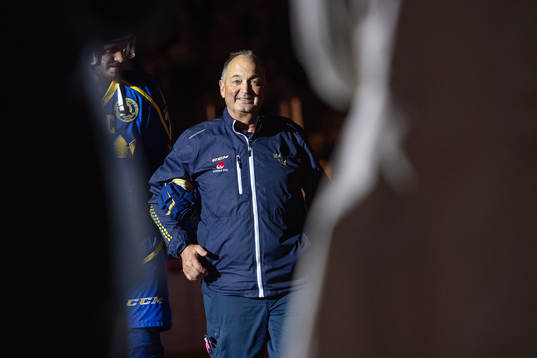 Anders Weiderstål, equipment manager of Sweden, ahead the