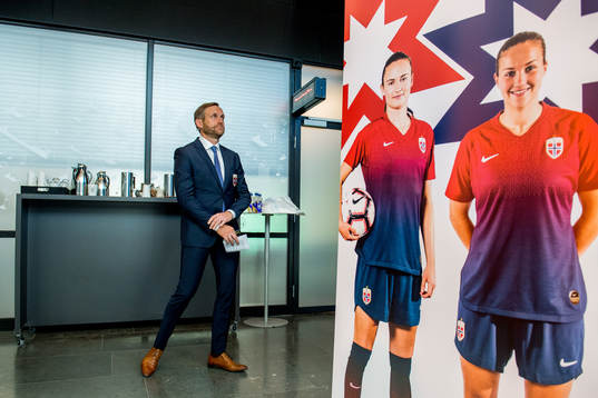 Martin Sjögren, head coach of Norway, presents the team