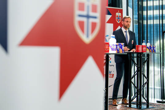 Martin Sjögren, head coach of Norway, presents the team