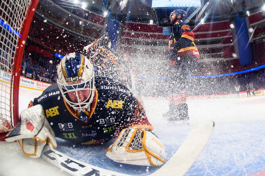 Djurgårdens målvakt Adam Reideborn deppar