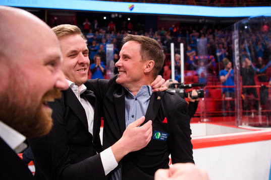 Frölundas tränare Roger Rönnberg jublar
