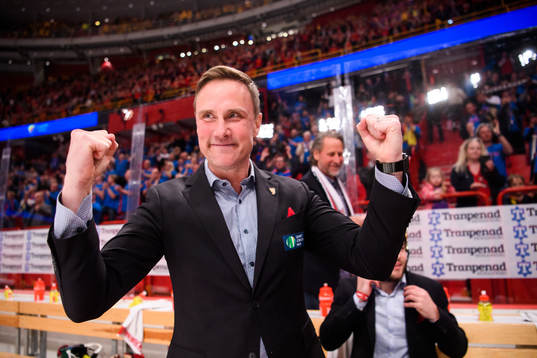 Frölundas tränare Roger Rönnberg jublar