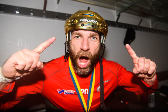 Frölundas Joel Lundqvist jublar i omklädningsrummet