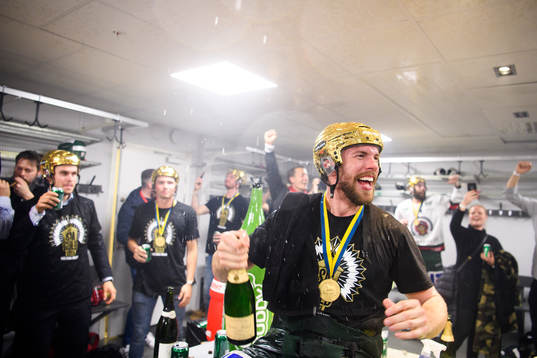 Frölundas Brandon Gormley jublar i omklädningsrummet