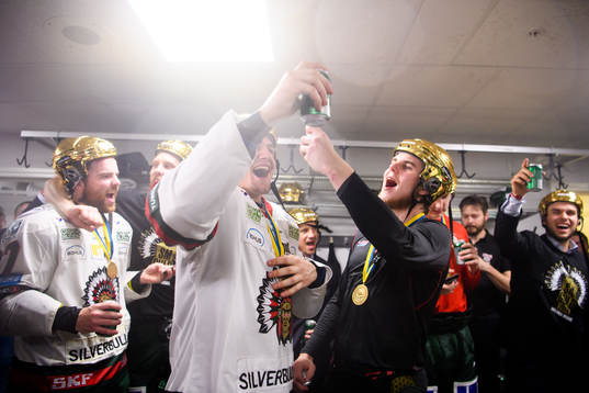 Frölundas Samuel Fagemo jublar i omklädningsrummet