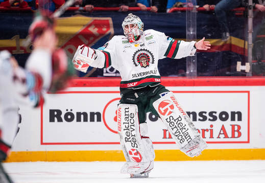 Frölundas målvakt Johan Gustafsson jublar vid slutsignal