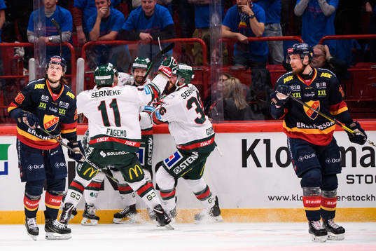 Frölundas spelare jublar