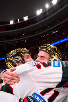 Frölundas Joel Lundqvist och Samuel Fagemo jublar