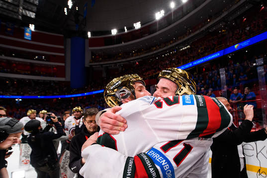 Frölundas Joel Lundqvist och Samuel Fagemo jublar