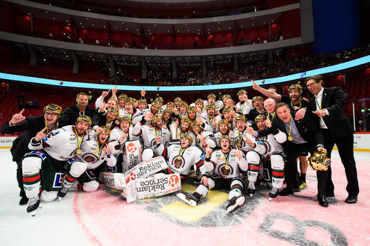 Frölundas spelare jublar att de vunnit SM-guld