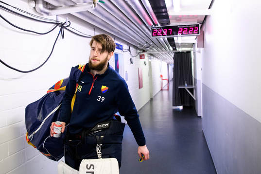 Djurgårdens målvakt Adam Reideborn deppar när han