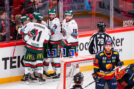 Frölundas spelare jublar