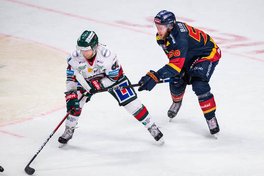Frölundas Ryan Lasch och Djurgårdens Robin Norell i kamp