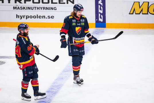 Djurgårdens Mattias Guter och Axel Jonsson Fjällby deppar