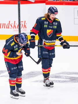 Djurgårdens Mattias Guter och Axel Jonsson Fjällby deppar