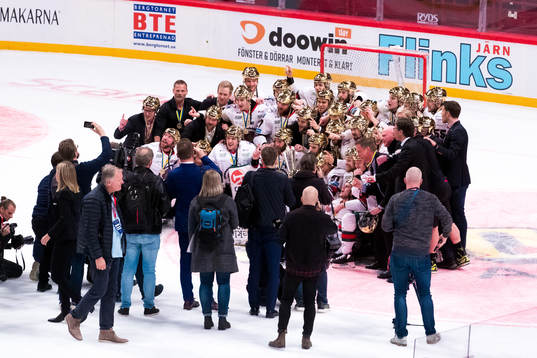 Frölundas spelare jublar