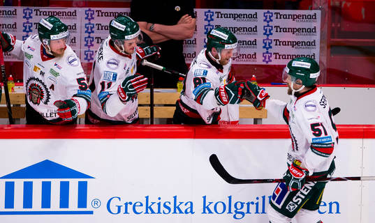 Frölundas Mats Rosseli Olsen (h) jublar med Ryan Lasch