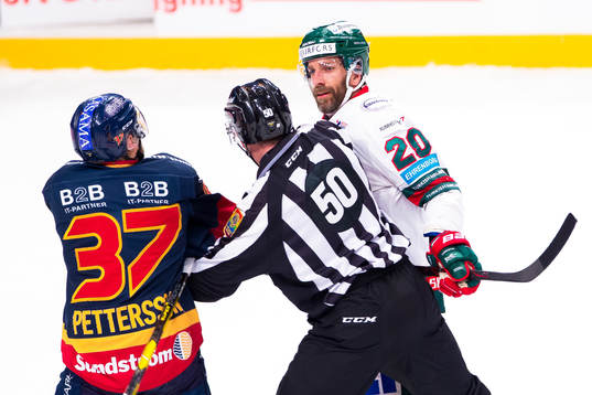 Frölundas Joel Lundqvist i ett bråk med Djurgårdens