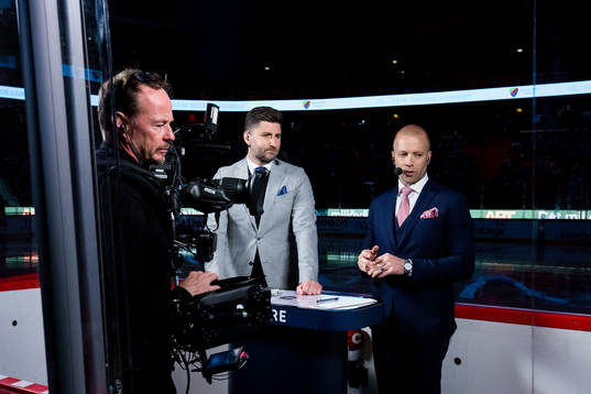 Cmores Björn Oldeen och Johan Tornberg i TV-studion