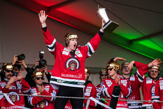 David Printz jublar med Le Mat-pokalen