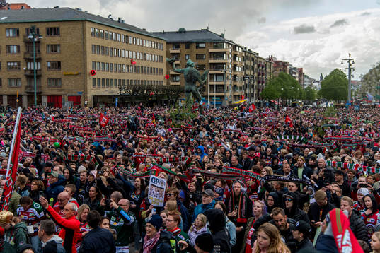 Fullt med folk när Frölunda firar SM-guldet på