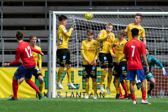 Helsingborgs Kevin Höög Jansson skjuter frispar och