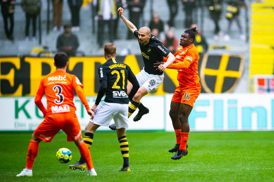s Panajotis Dimitriadis och AFC Eskilstunas Samuel Nnamani