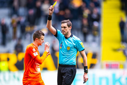 AFC Eskilstunas Ivan Bobko tilldelas en varning av domare