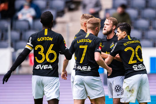 s Daniel Sundgren jublar med Henok Goitom, Sebastian